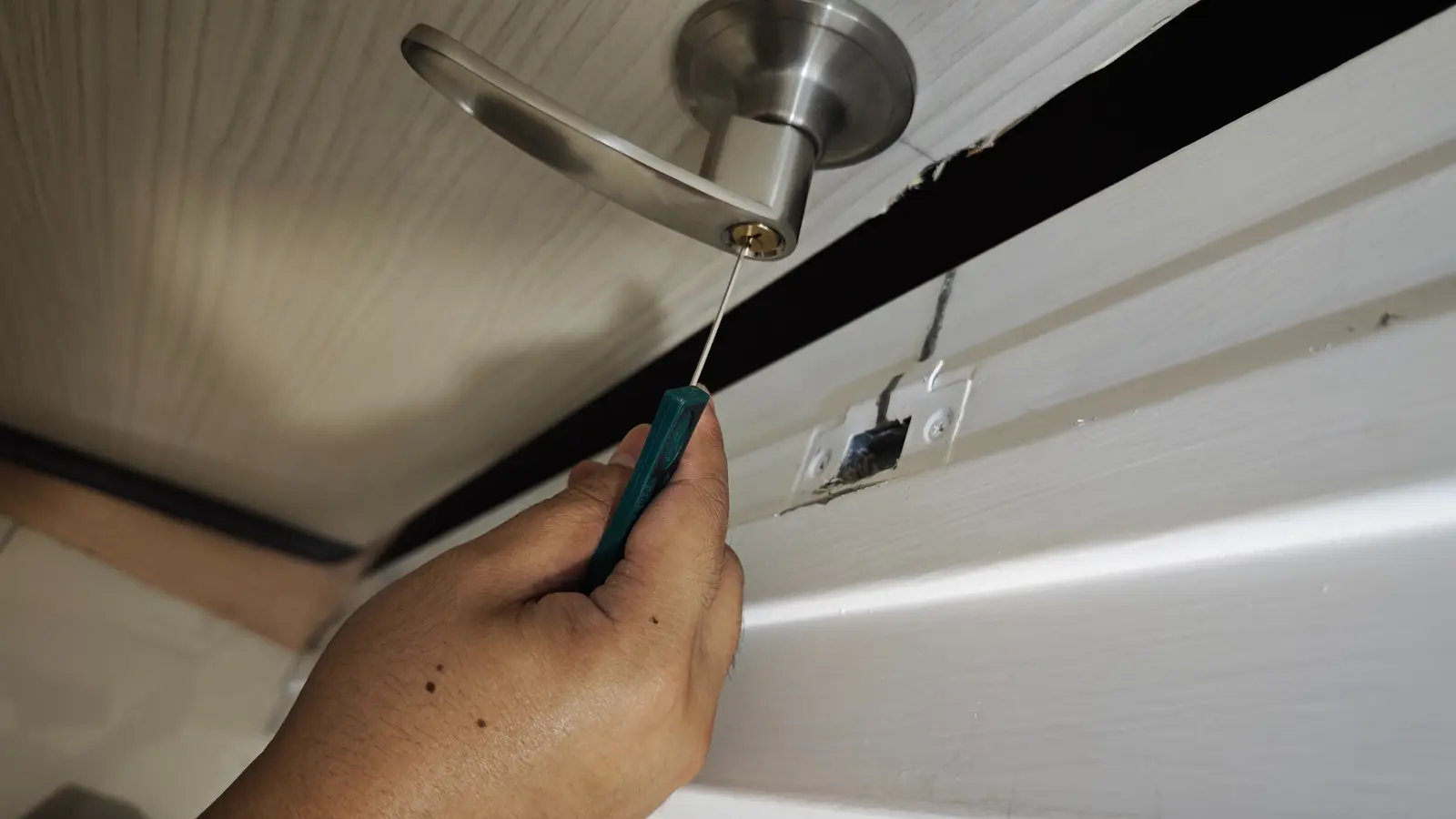 Servis unlock main door oleh DH Autokey Kota Kinabalu