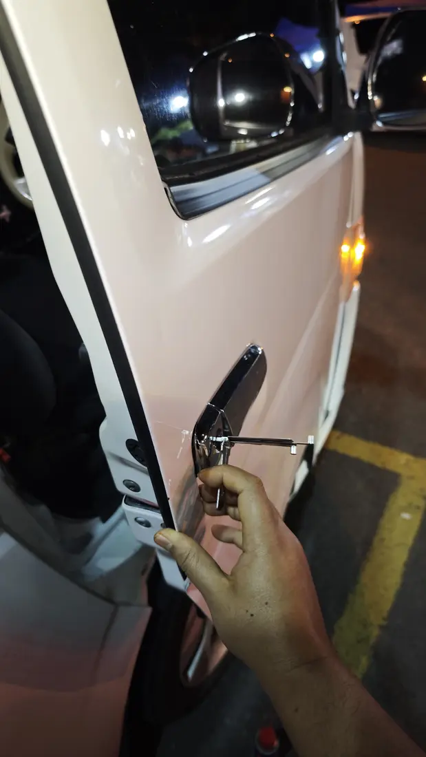Servis unlock pintu kereta tanpa kerosakan