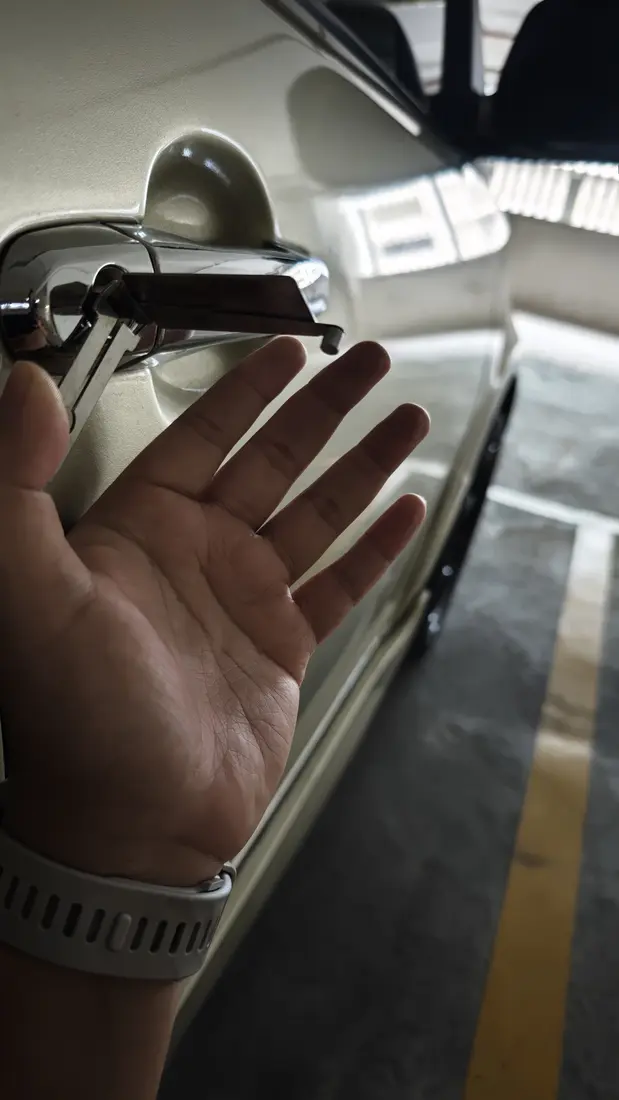 Servis buka pintu kereta terkunci